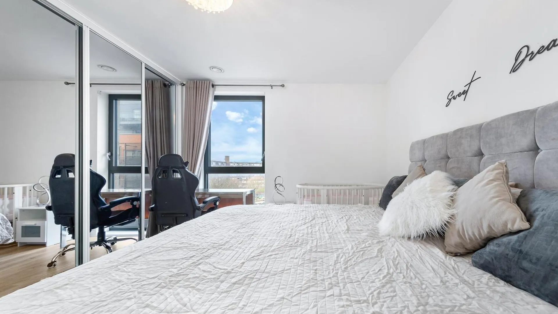 Spacious Modern 2Br Apartment In The Heart Of London