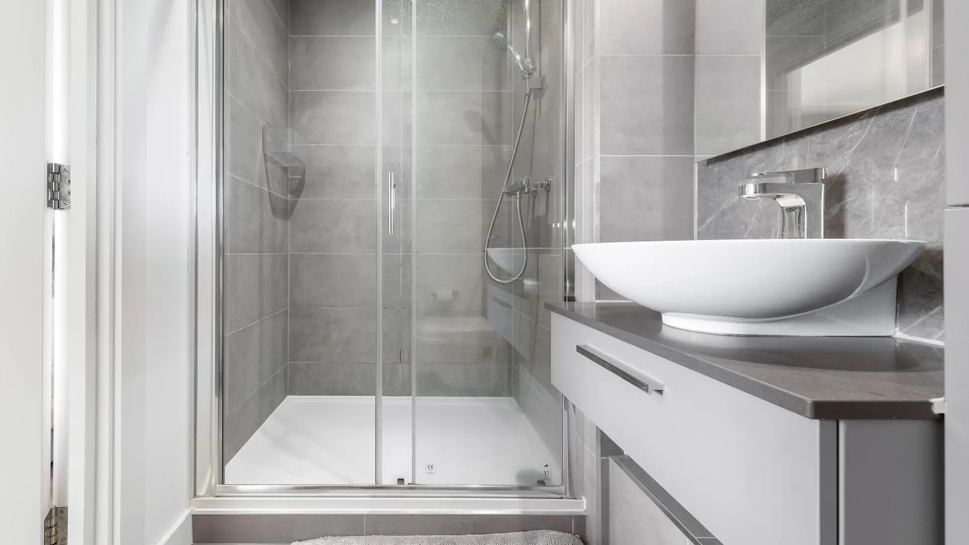 Spacious Modern 2Br Apartment In The Heart Of London