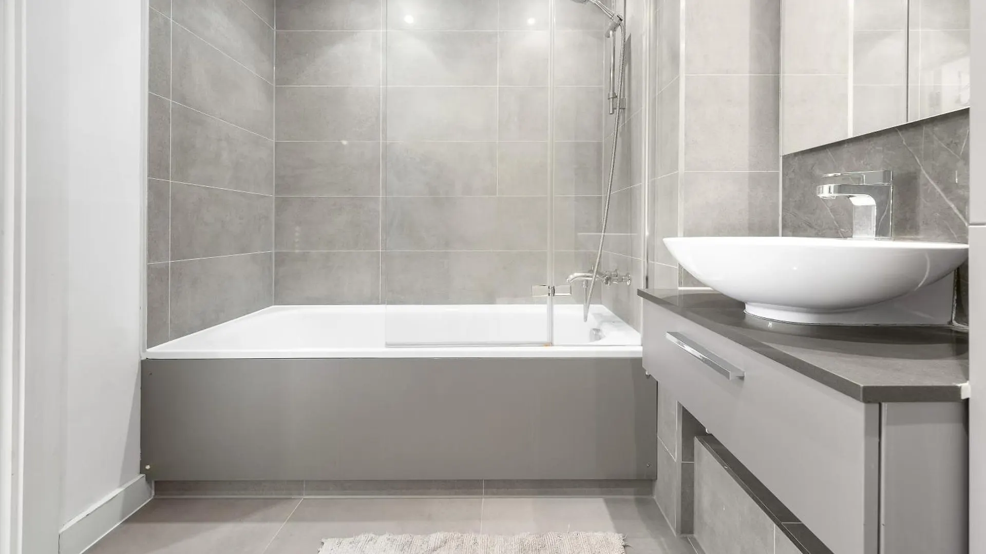 Spacious Modern 2Br Apartment In The Heart Of London United Kingdom